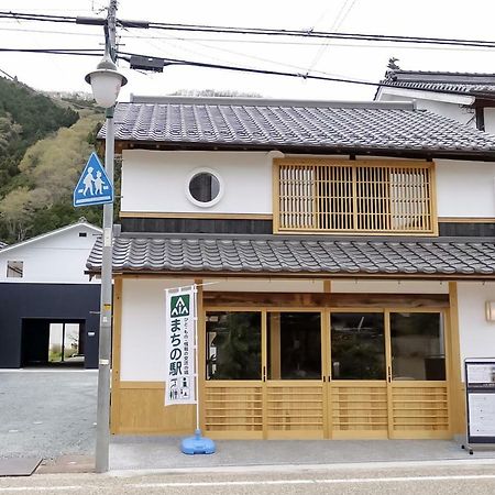 北房まちの駅 ゲストハウス Maniwa المظهر الخارجي الصورة